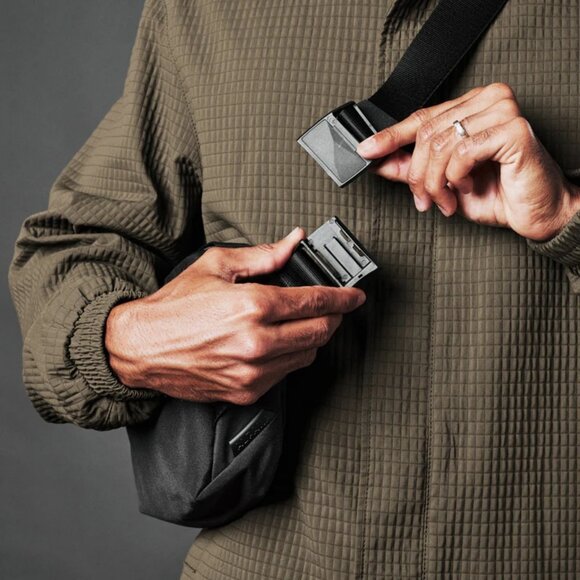 NWT Alpaka Go Sling Mini V2 Belt Travel Bag Black | Axoflux 300D - Picture 3 of 4